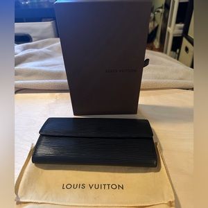 Louis Vuitton Sarah wallet in black epi leather.
